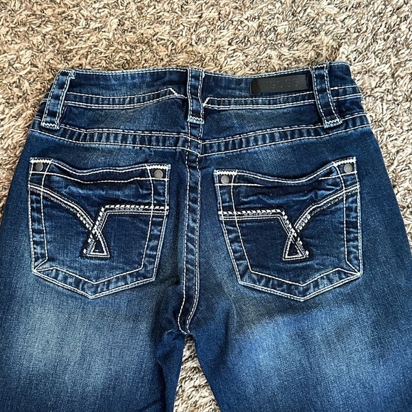 Vigoss Dark Wash Skinny Jeans with White Trim Details size 2 - Picture 7 of 8